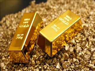 طلا از ترس دلار دور  زد