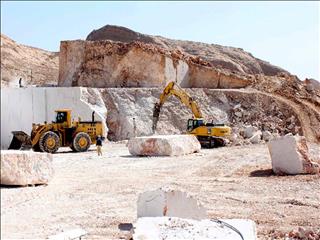 استخراج بیش از ۲۸۱ هزار تن سنگ تزئینی ساختمان از معادن خراسان جنوبی
